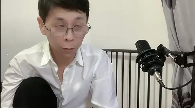 Snapshot of TGH521 chatting on 01/08/25, 02:35 TGH521 online show from 01/08/25, 02:35