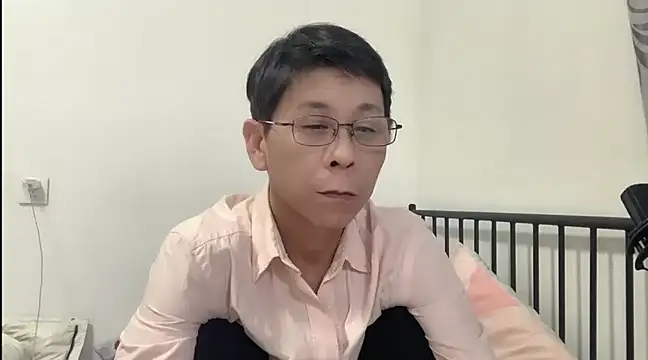 Snapshot of TGH521 chatting on 01/09/25, 10:20 TGH521 online show from 01/09/25, 10:20