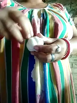 Snapshot of BERRY_00 chatting on 03/02/25, 06:27 BERRY 00 online show from 03/02/25, 06:27