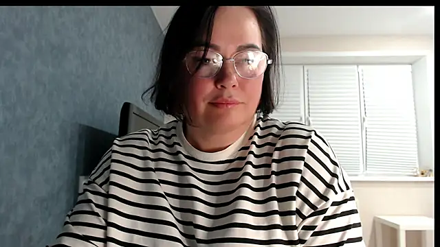 Nora Star online show from 12/15/25, 08:02