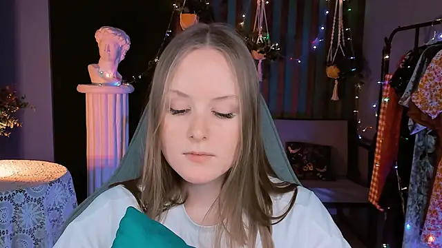 VivienLeeigh online show from 12/28/24, 04:09