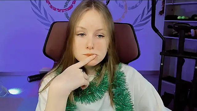 VivienLeeigh online show from 12/31/24, 05:11