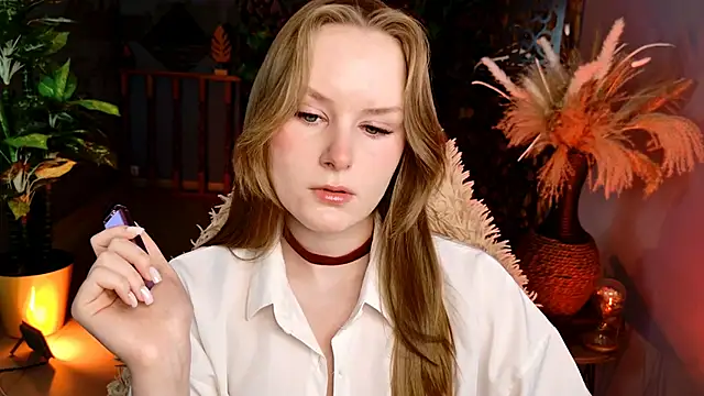 VivienLeeigh online show from 05/18/26, 05:13