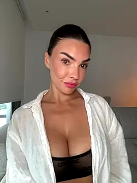 krissiswrld- online show from 11/24/25, 01:33