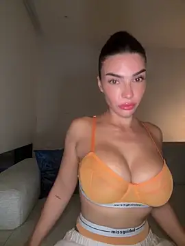 krissiswrld- online show from 12/02/25, 03:07