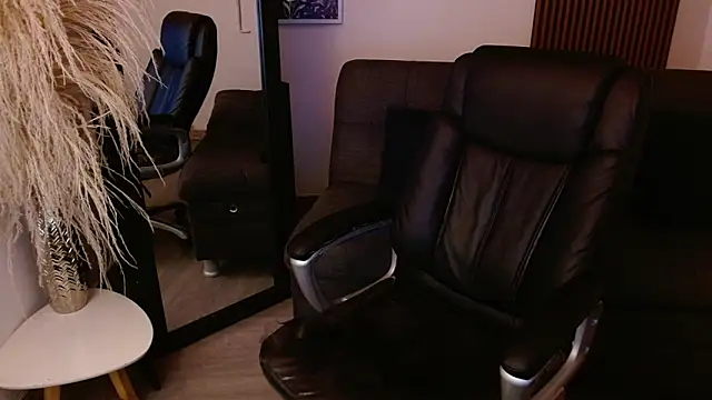 crimson tati  online show from 02/07/25, 06:35