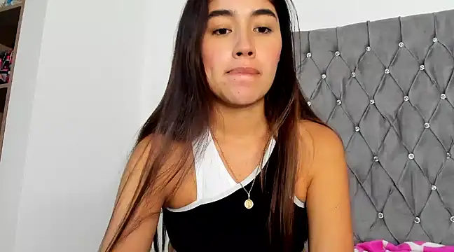 Snapshot of AriaMontgomery chatting on 12/17/24, 01:29 AriaMontgomery online show from 12/17/24, 01:29