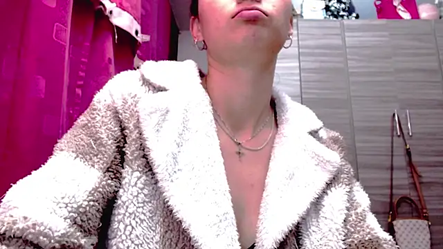 holy juli online show from 02/11/26, 04:28