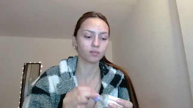 holy juli online show from 04/15/26, 02:51