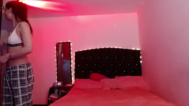 Snapshot of holy_juli chatting on 05/10/26, 03:23 holy juli online show from 05/10/26, 03:23