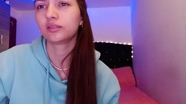 Snapshot of holy_juli chatting on 05/18/26, 04:07 holy juli online show from 05/18/26, 04:07