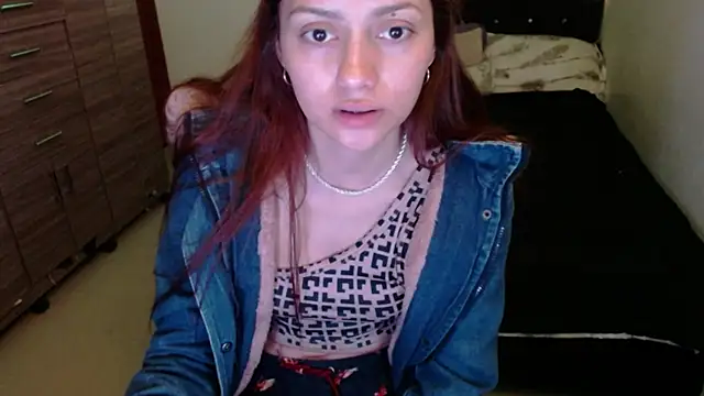 Snapshot of holy_juli chatting on 05/27/26, 03:36 holy juli online show from 05/27/26, 03:36