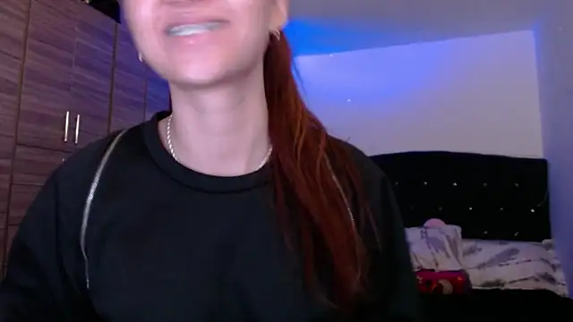 Snapshot of holy_juli chatting on 06/07/26, 03:54 holy juli online show from 06/07/26, 03:54