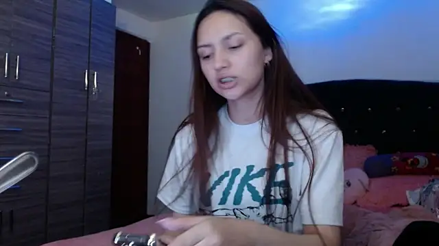 Snapshot of holy_juli chatting on 07/18/26, 03:44 holy juli online show from 07/18/26, 03:44
