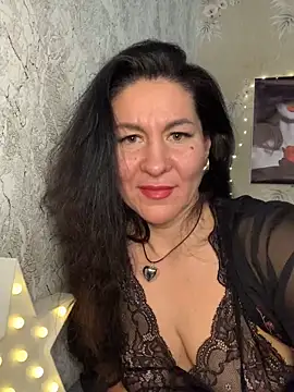 Snapshot of Tina_Moretti chatting on 02/21/25, 12:38 Tina Moretti online show from 02/21/25, 12:38