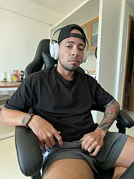 Kaueleon online show from 04/18/26, 05:50