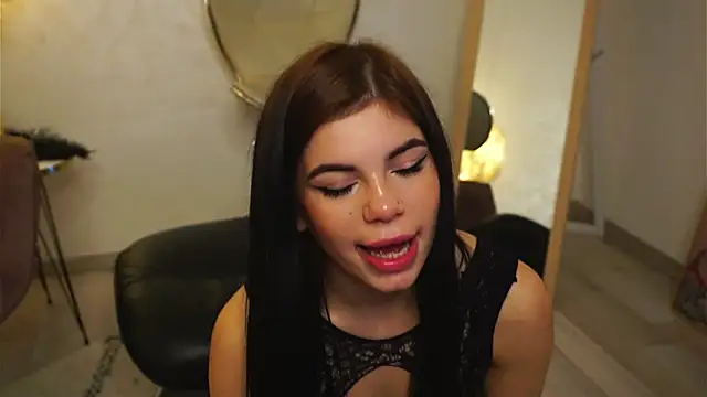 Snapshot of MiriamHazel chatting on 12/10/24, 11:32 MiriamHazel online show from 12/10/24, 11:32