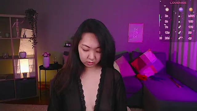 Snapshot of Marine_Vact chatting on 09/27/25, 02:11 Marine Vact online show from 09/27/25, 02:11