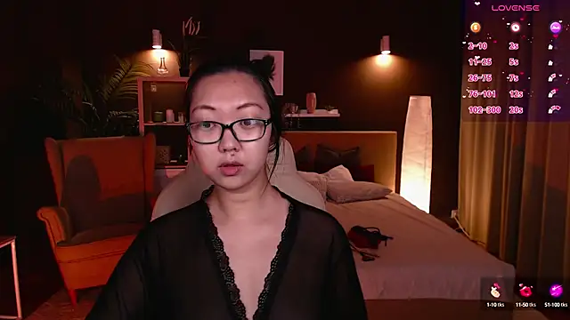 Snapshot of Marine_Vact chatting on 10/05/25, 02:04 Marine Vact online show from 10/05/25, 02:04