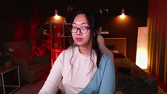 Snapshot of Marine_Vact chatting on 10/13/25, 02:06 Marine Vact online show from 10/13/25, 02:06