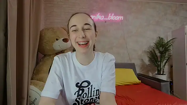 Anika bloom online show from 03/20/25, 09:56