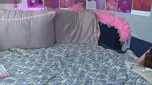 Snapshot of MiraMilf chatting on 12/09/24, 08:33 MiraMilf online show from 12/09/24, 08:33