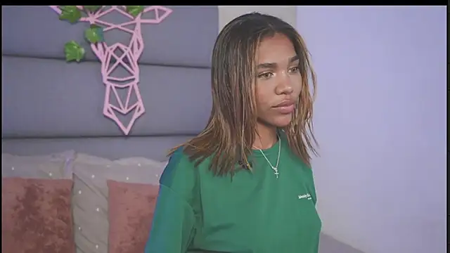 Lily Miiller online show from 11/17/25, 08:58