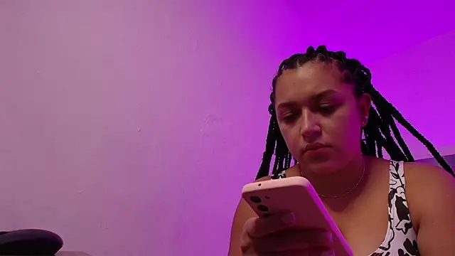 EmilySavvato online show from 10/28/25, 10:01