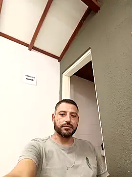 Snapshot of P4uzud4O chatting on 02/24/26, 08:40 P4uzud4O online show from 02/24/26, 08:40