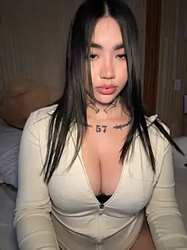 Nickiiiii online show from 11/25/25, 06:46