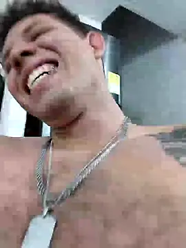 Snapshot of King_russo chatting on 01/22/25, 01:42 King russo online show from 01/22/25, 01:42