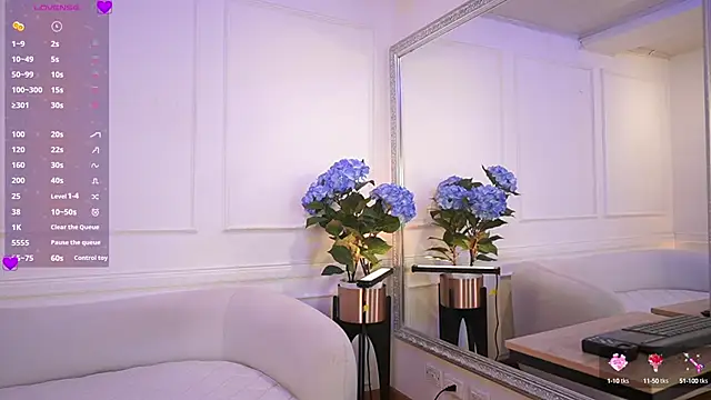 Snapshot of elasummer chatting on 03/03/25, 12:05 elasummer online show from 03/03/25, 12:05