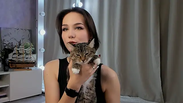 Tate Angel online show from 10/11/25, 06:06