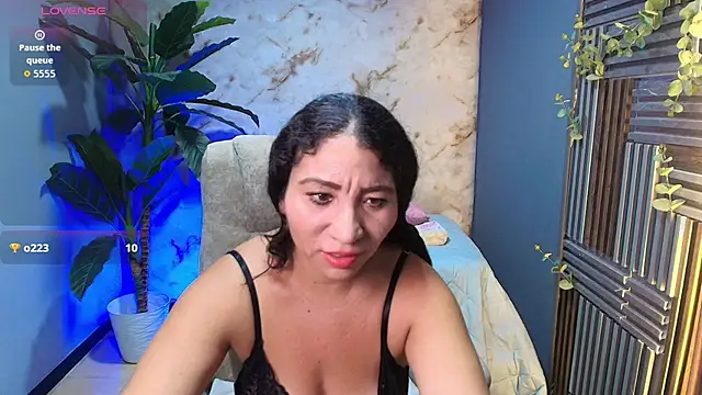 Snapshot of jennaa_milf_ chatting on 07/05/26, 12:01 jennaa milf online show from 07/05/26, 12:01
