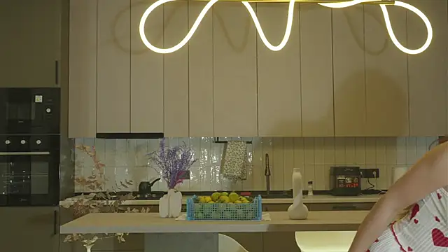 whisper of love online show from 10/28/25, 02:15