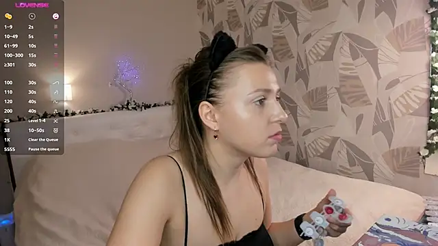 ViolaBloom22 online show from 01/25/25, 06:46