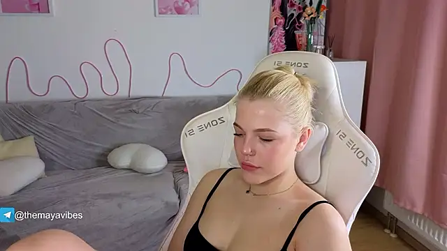 Maya Rave online show from 03/02/26, 03:52