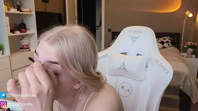 Maya Rave online show from 04/06/26, 04:10