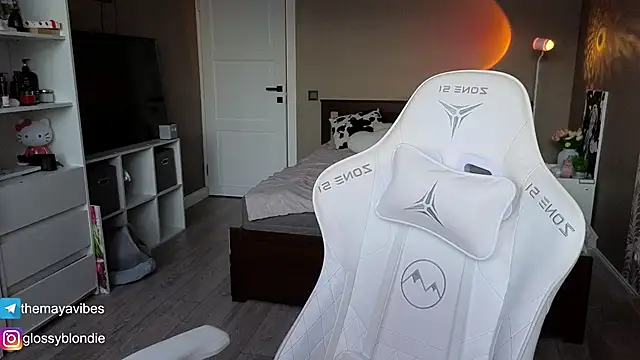 Maya Rave online show from 04/19/26, 03:28