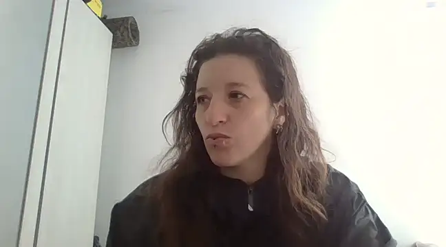 Snapshot of hanamy_joha chatting on 12/18/24, 01:23 hanamy joha online show from 12/18/24, 01:23