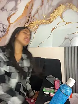 bonnie 18x online show from 12/05/25, 08:16