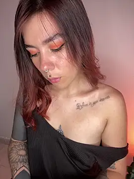 luccianagreyy online show from 02/07/25, 10:41