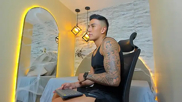 Aron Bolt online show from 10/18/25, 09:15