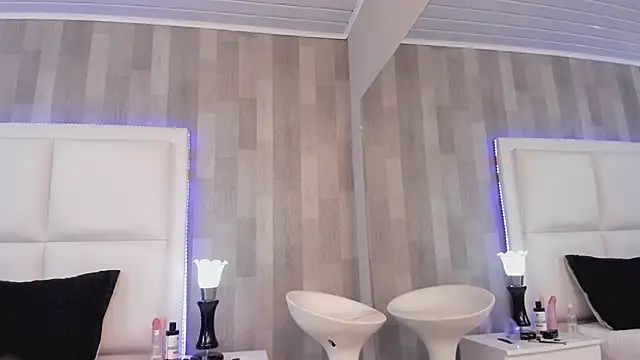 HazelMoret online show from 02/12/25, 02:54