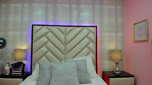 HazelMoret online show from 09/13/25, 11:21