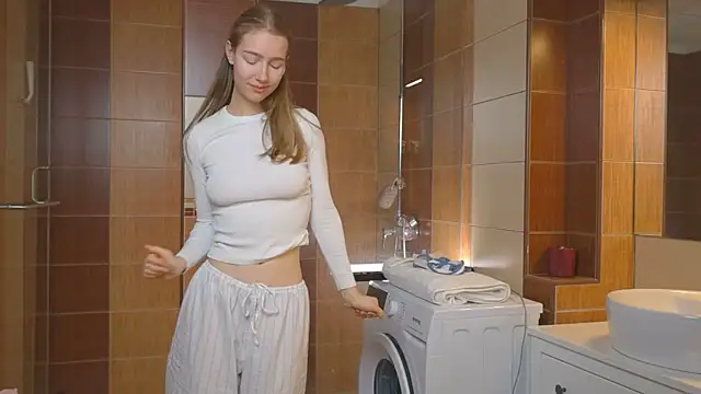 solar bella online show from 01/03/25, 03:55