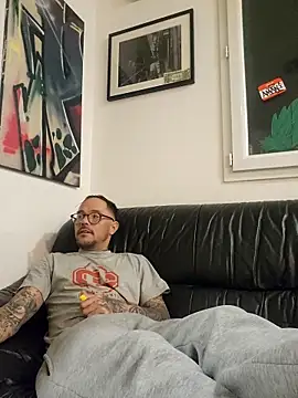 mileflav0r online show from 12/05/25, 05:42