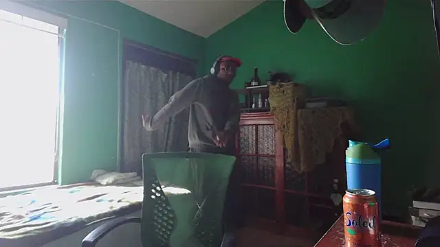 Snapshot of _______the chatting on 02/14/26, 05:21 the online show from 02/14/26, 05:21