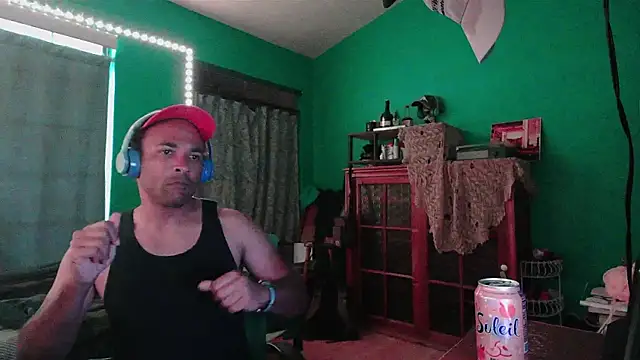 Snapshot of _______the chatting on 02/22/26, 12:45 the online show from 02/22/26, 12:45