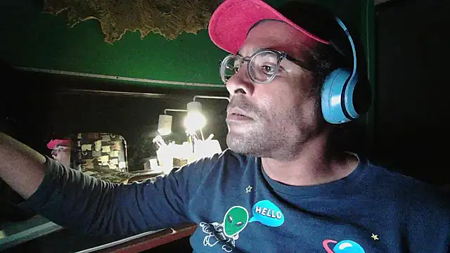 Snapshot of _______the chatting on 02/24/26, 02:31 the online show from 02/24/26, 02:31